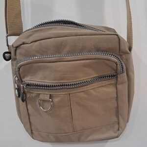 Huaeryouyue  Crossbody Bag in Tan